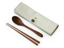 Besteck Set Mit Essstäbchen, Löffel Und Leder-Tasche 13 Besteck Set Mit Essstäbchen, Löffel Und Leder-Tasche -Haushaltsprodukte Geschäft besteck set mit essstaebchen loeffel und leder tasche 1