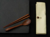 Besteck Set Mit Essstäbchen, Löffel Und Leder-Tasche 6 Besteck Set Mit Essstäbchen, Löffel Und Leder-Tasche – Bild 6