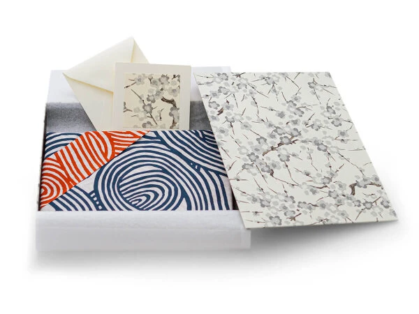 Geschenkset Chiyogami Mit Furoshiki Ikioi, Doppelseitig 8 Geschenkset Chiyogami Mit Furoshiki Ikioi, Doppelseitig – Bild 8